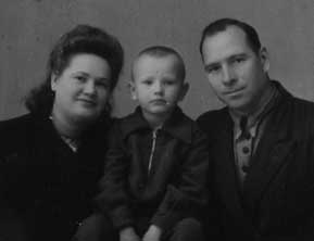 семья Сучковых: Галина с мужем и сыном Борисом